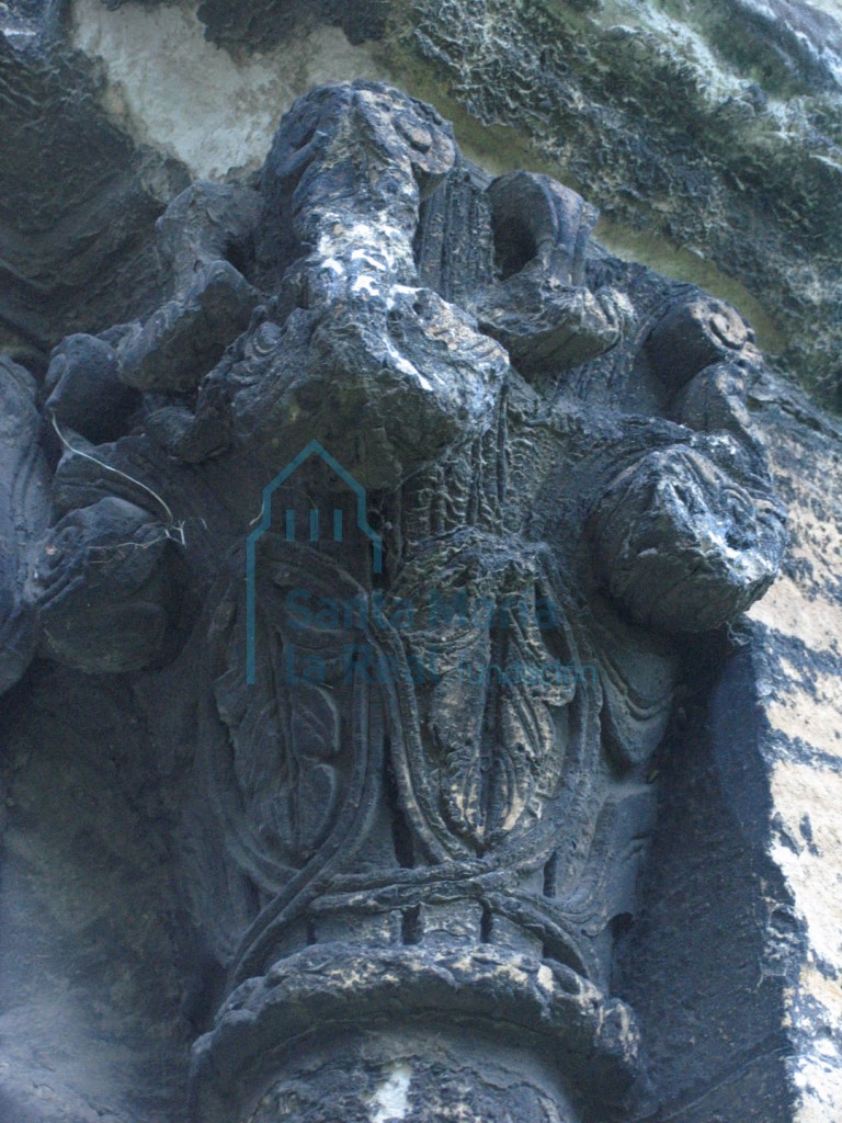 Primer capitel del lado derecho