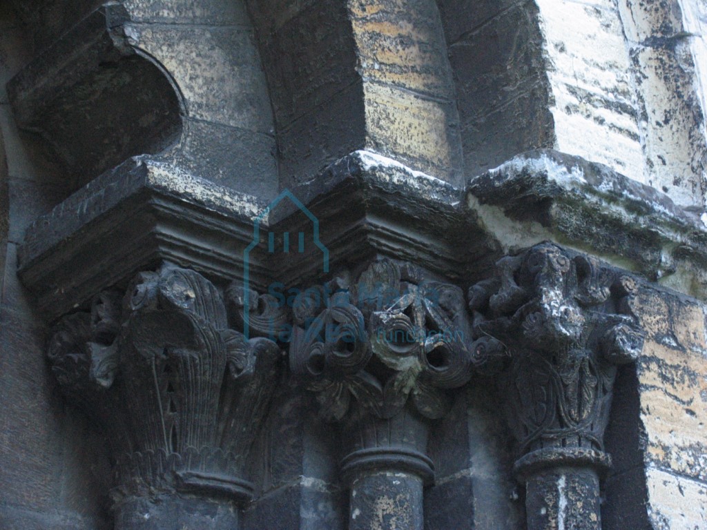 Capiteles del lado derecho