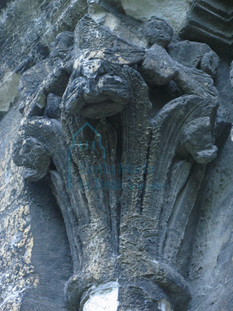 Primer capitel de la izquierda