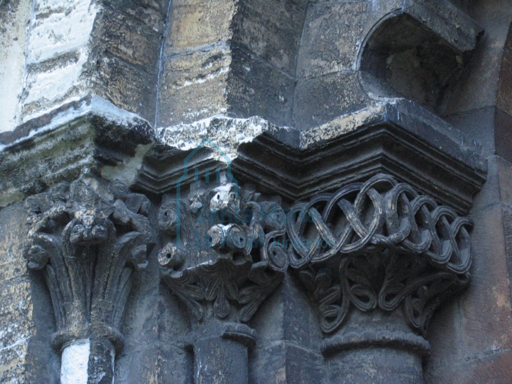 Capiteles de la izquierda