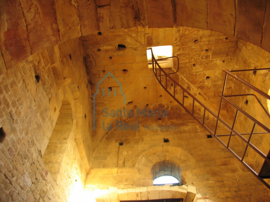 Interior. Bóveda del primer piso