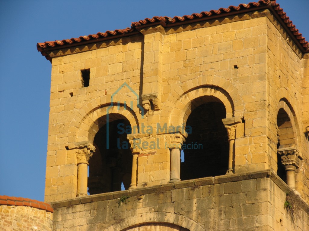 Exterior del lado oeste