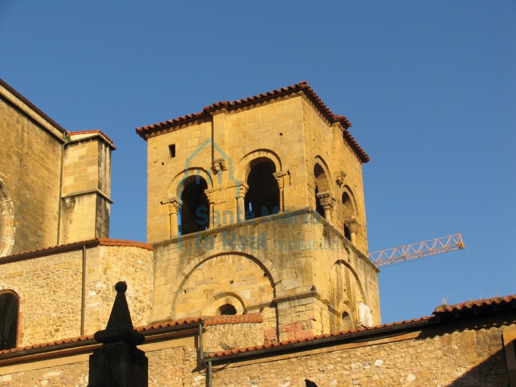 Exterior del lado oeste de la Torre Vieja
