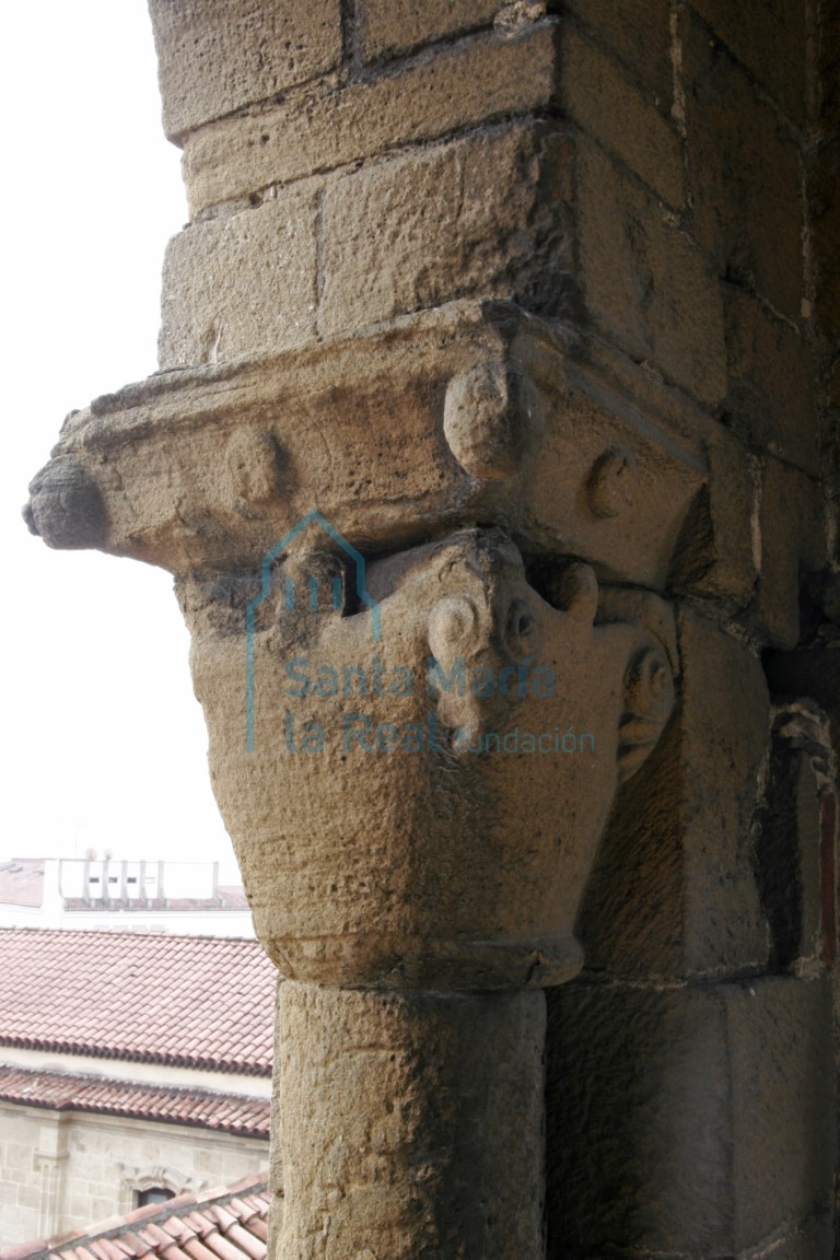 Capitel de las arquerías