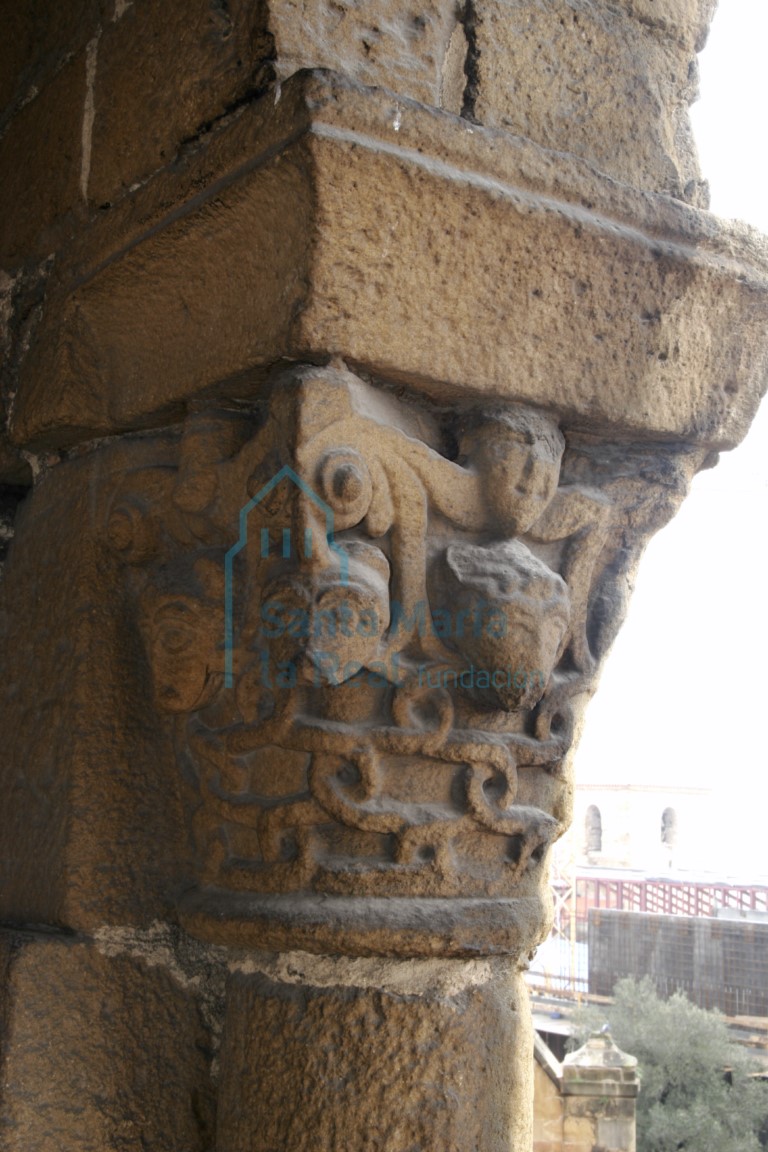Capitel de las arquerías