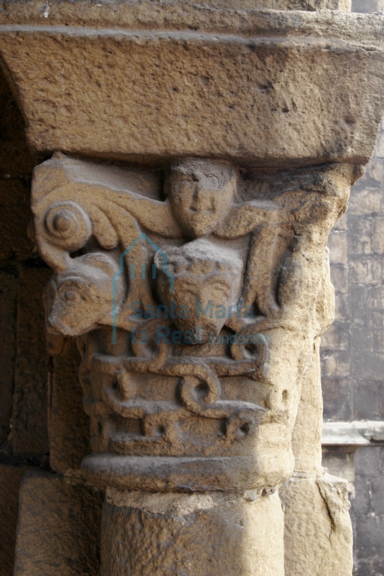 Capitel de las arquerías