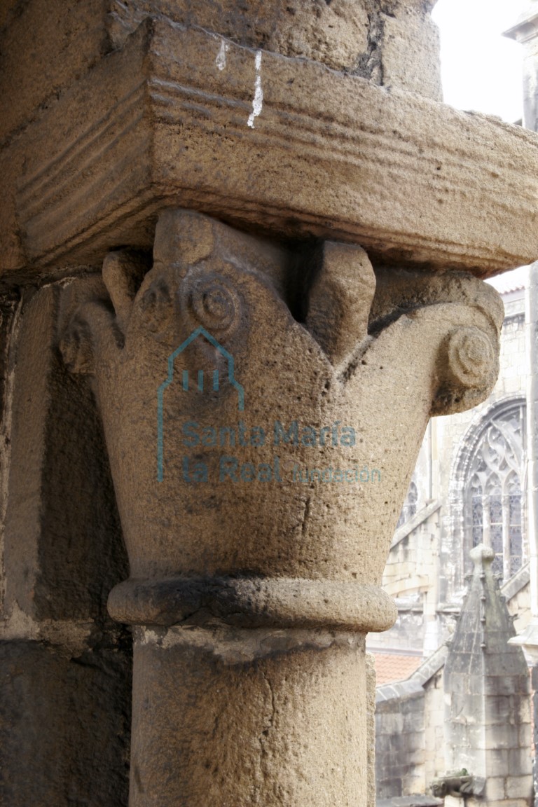 Capitel de las arquerías