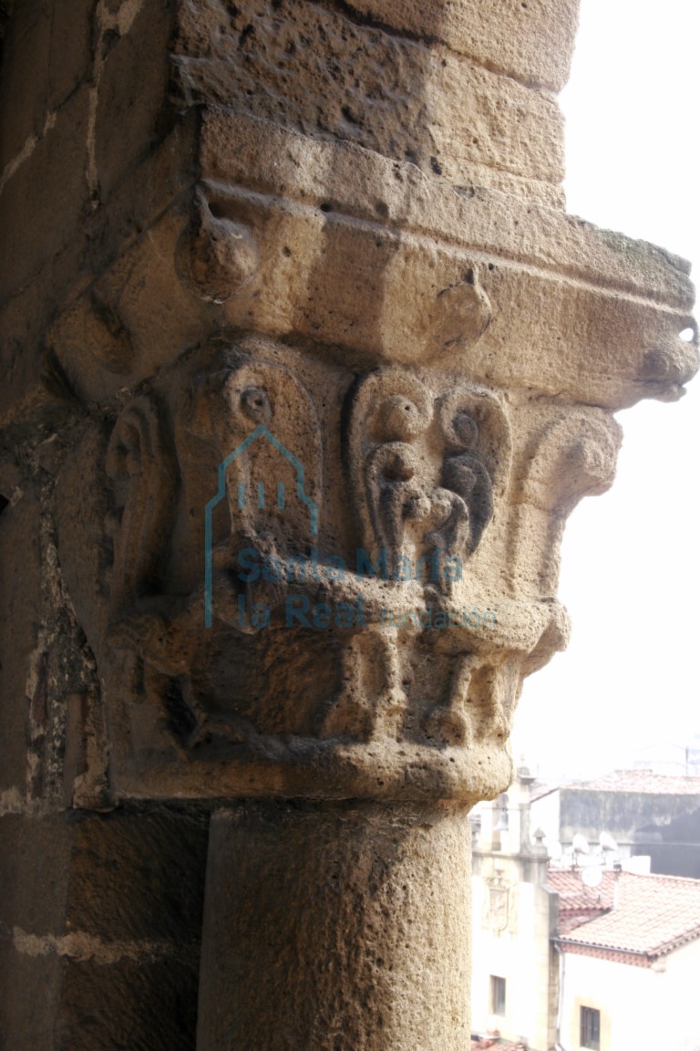 Capitel de las arquerías