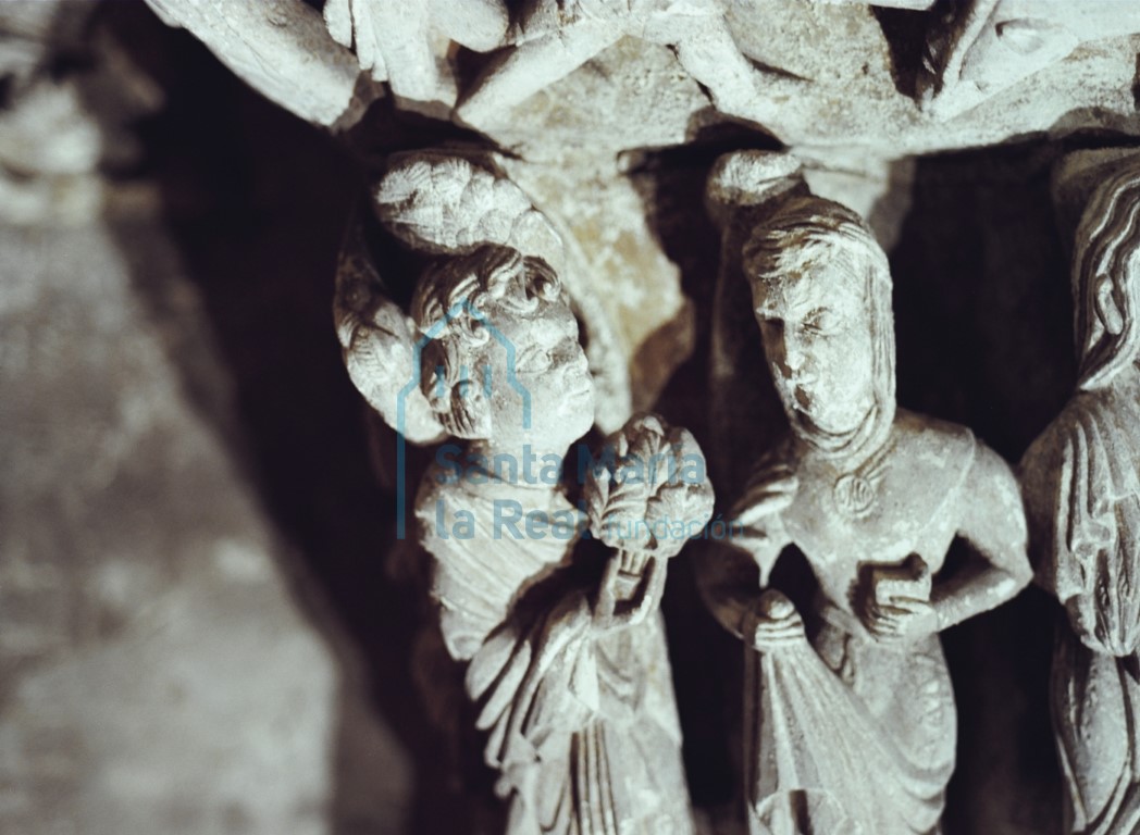 Detalle de un capitel. Escena de la Anunciación