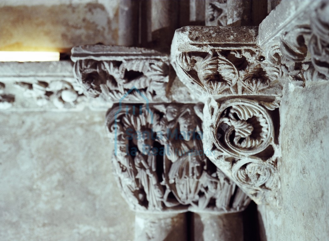 Capitel con la escena de la Ascensión de Cristo