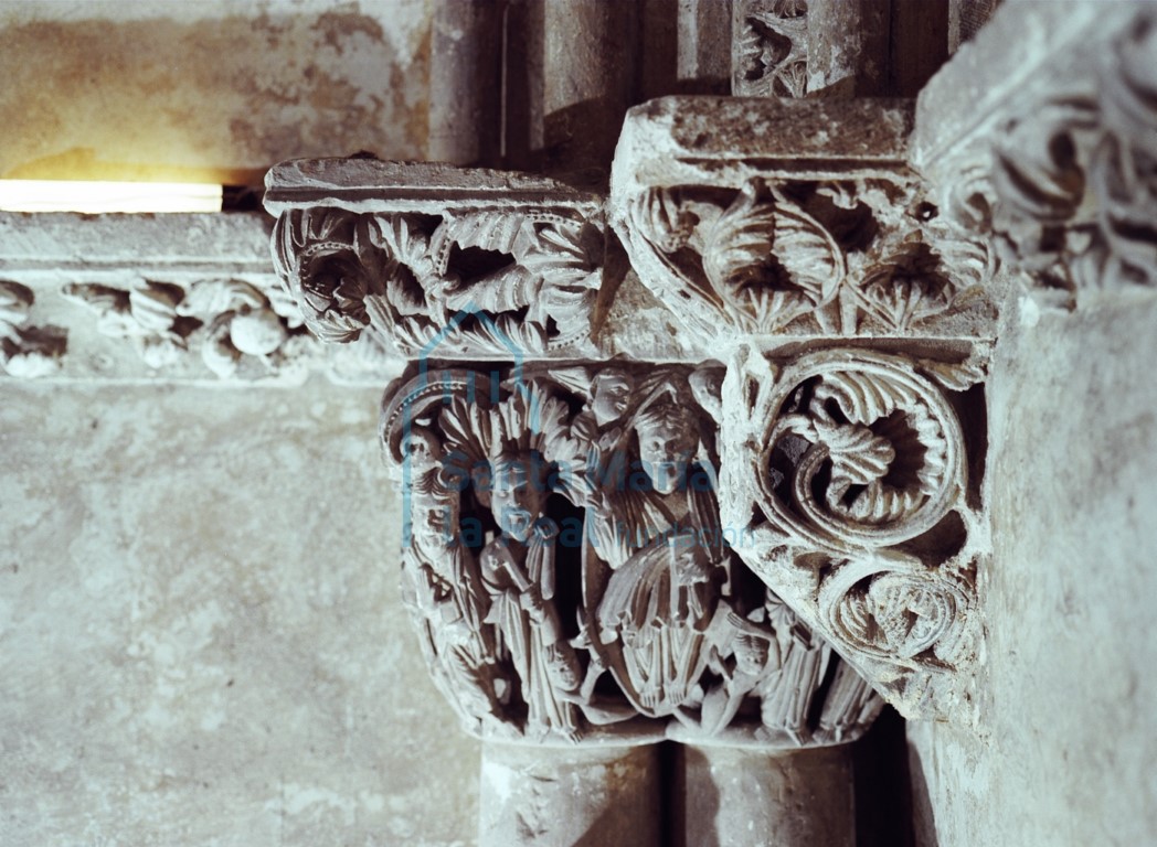 Capitel con la escena de la Ascensión de Cristo