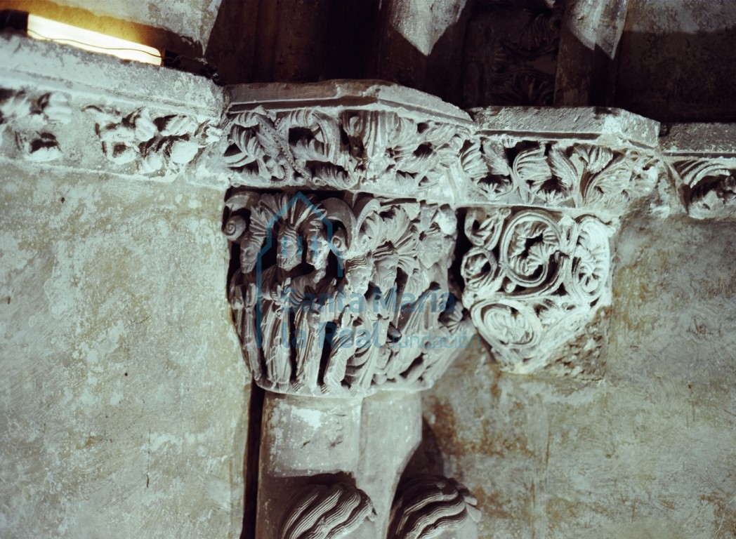 Capitel con la escena de la Ascensión de Cristo