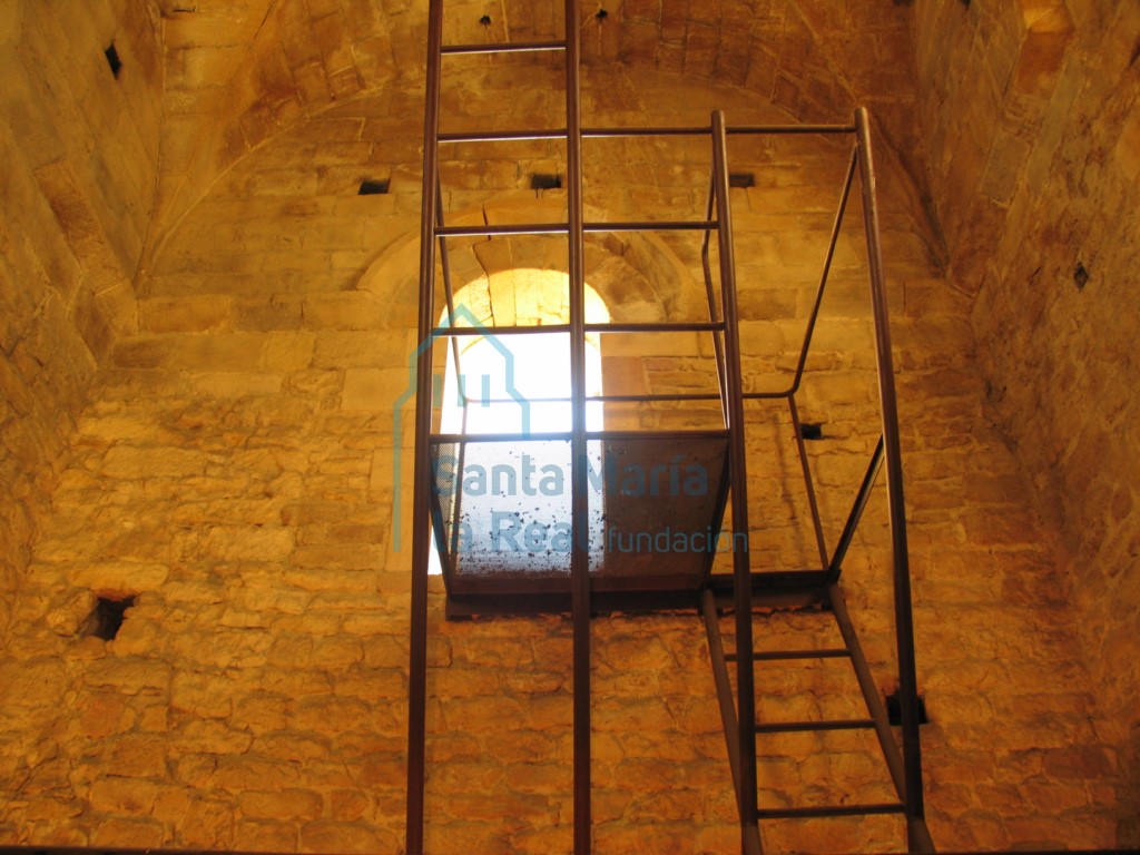 Interior. Vanos del primer piso