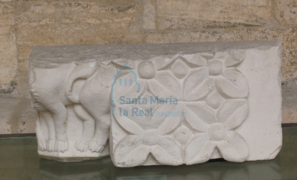 Fragmento de un capitel entrego figurado
