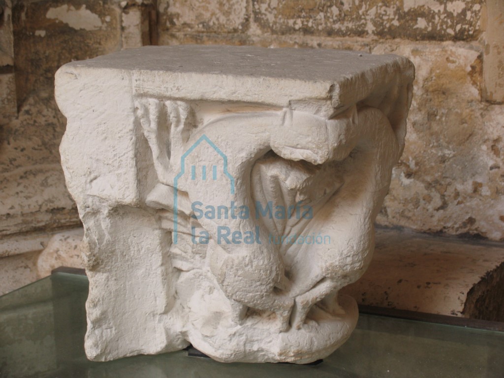 Capitel entrego. Animales