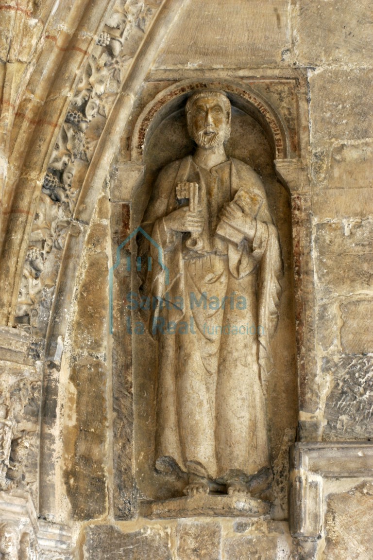 Relieve con figura del santo San Pablo