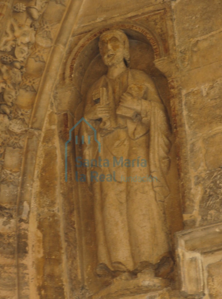 Relieve con figura del santo San Pablo
