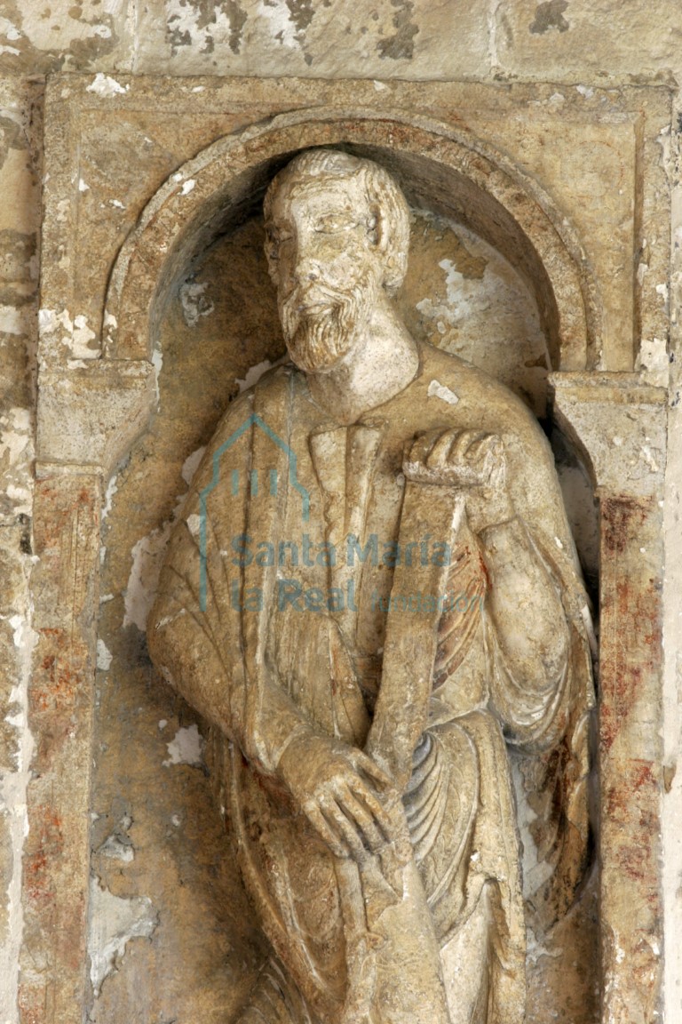 Relieve con figura de San Pablo