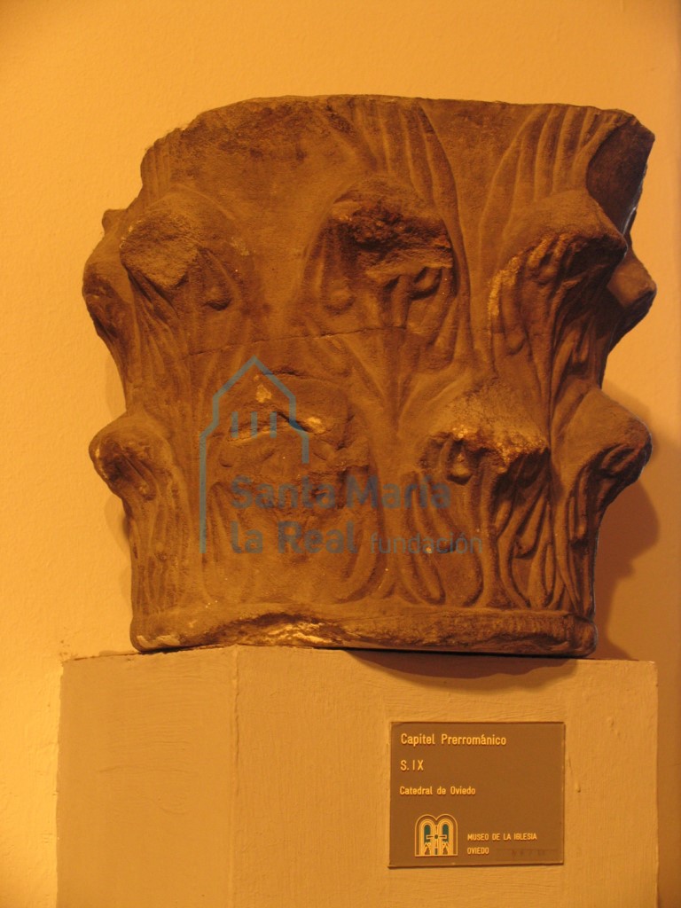 Capiteles prerrománicos del siglo IX (en el Vestíbulo)