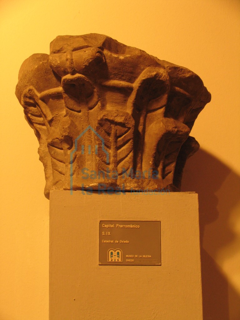 Capiteles prerrománicos del siglo IX (en el Vestíbulo)