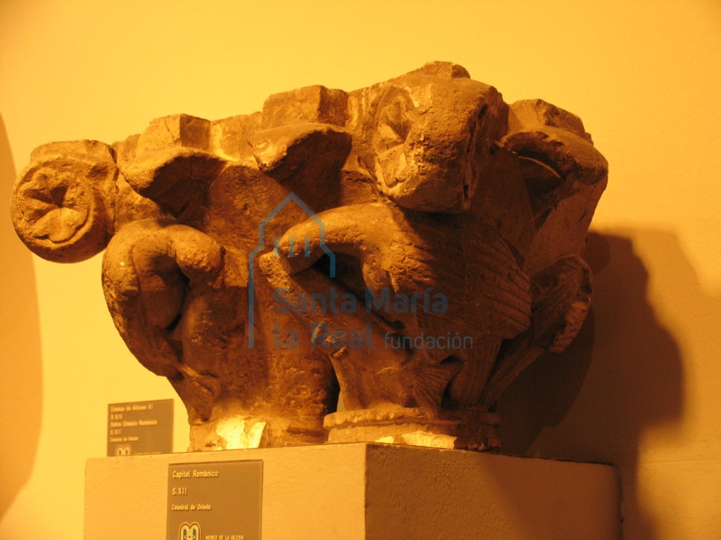 Capiteles de la catedral. Aves (sala 1)