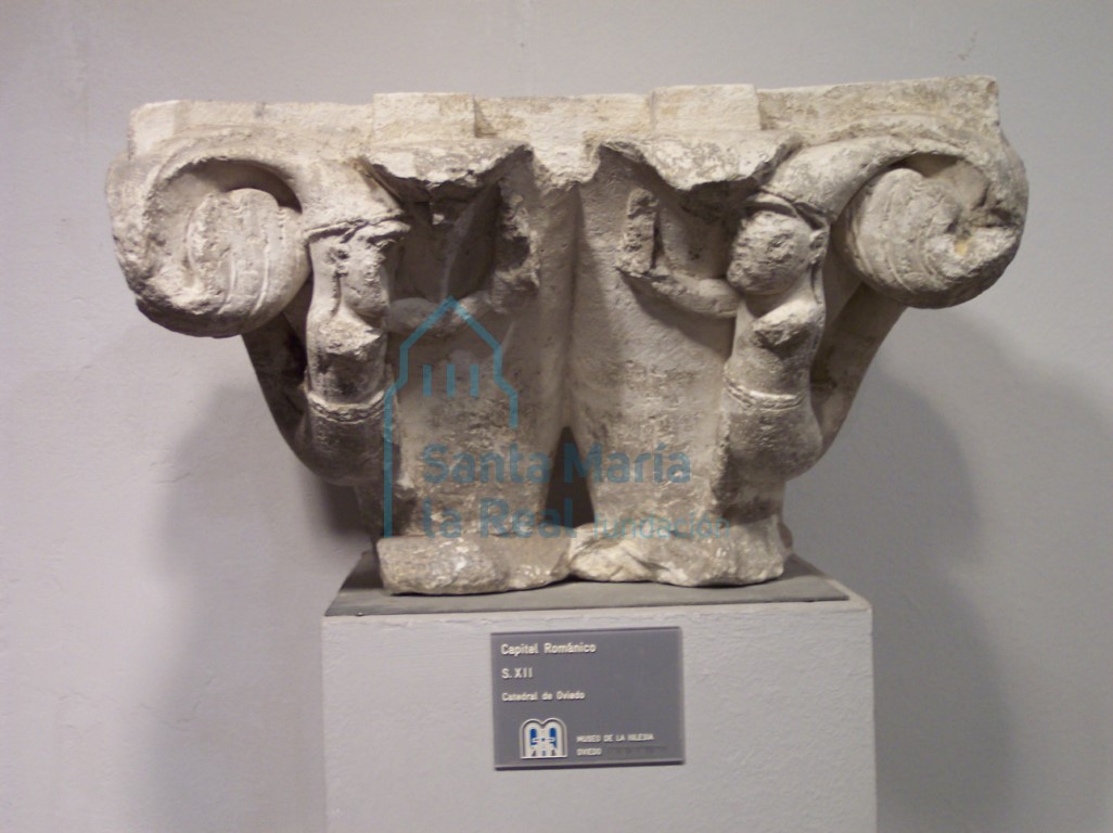 Capiteles de la catedral. Aves (sala 1)