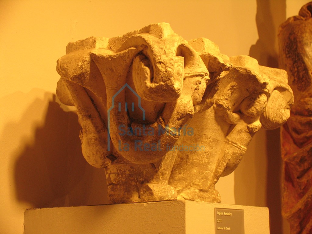 Capiteles de la catedral. Aves (sala 1)