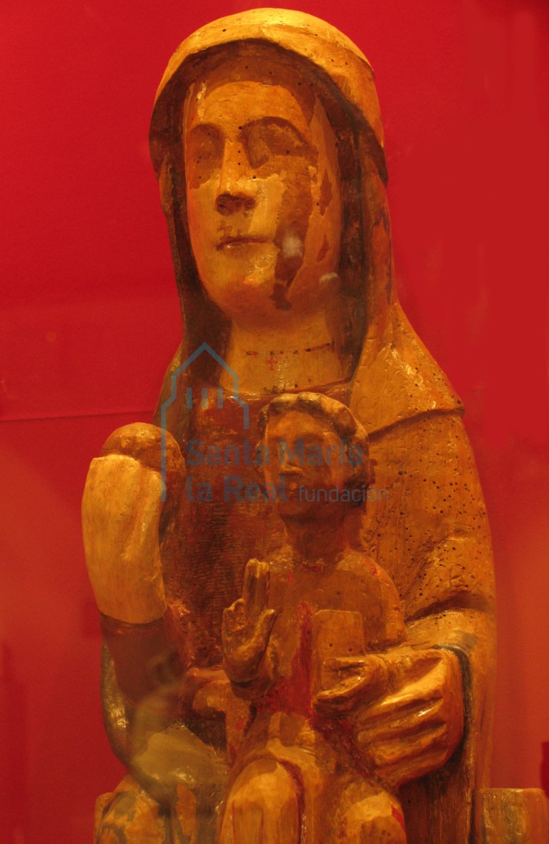 Detalle de la Virgen con niño (sala 1, vitrina 3)