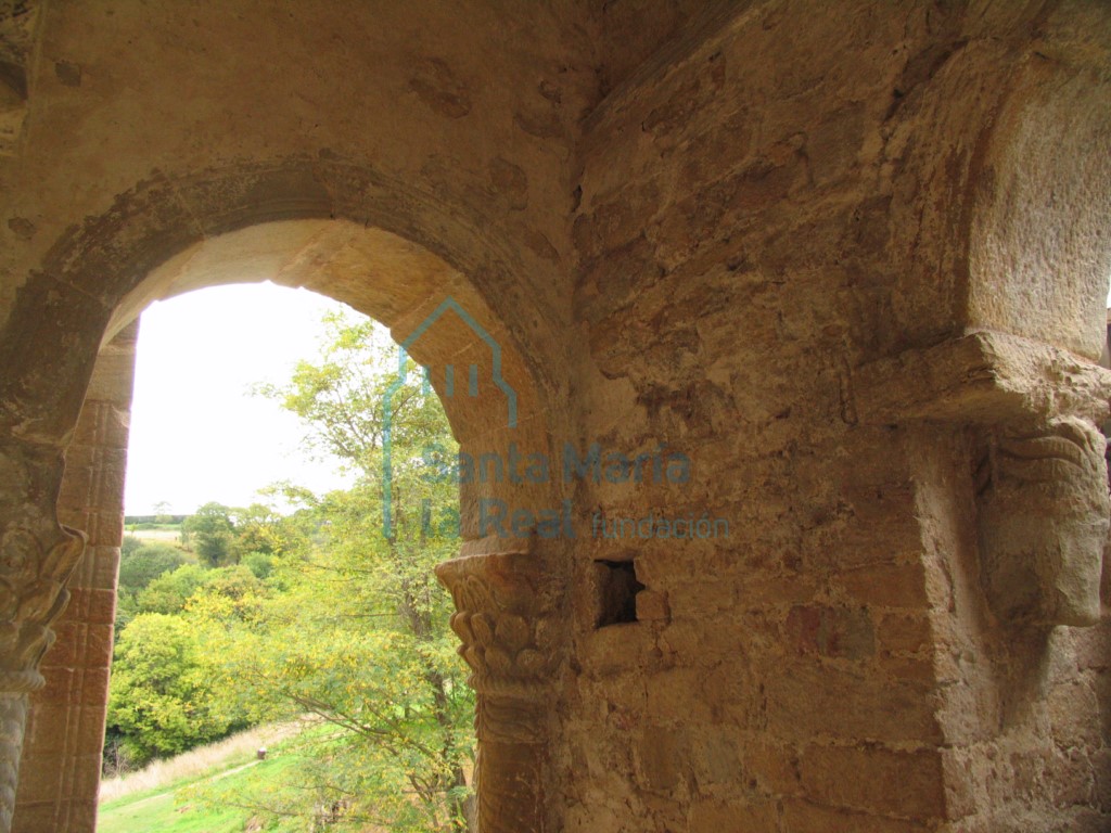 Acceso a la portada norte