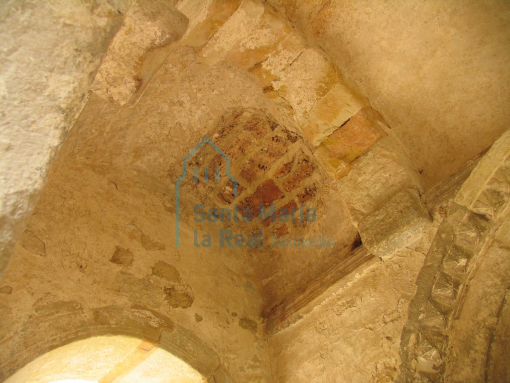 Detalle de la cubierta de la portada norte