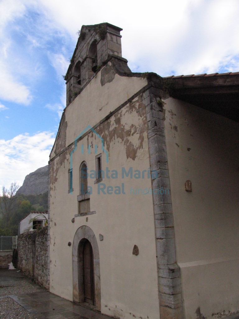 Vista exterior de la fachada occidental