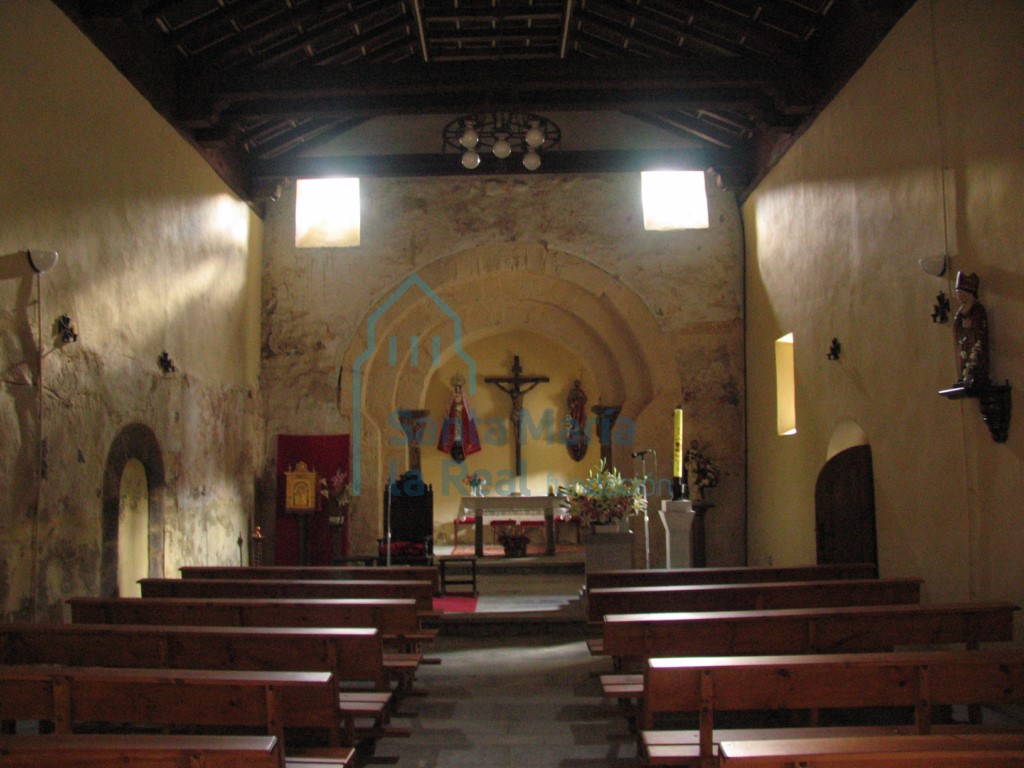 Interior hacia la cabecera