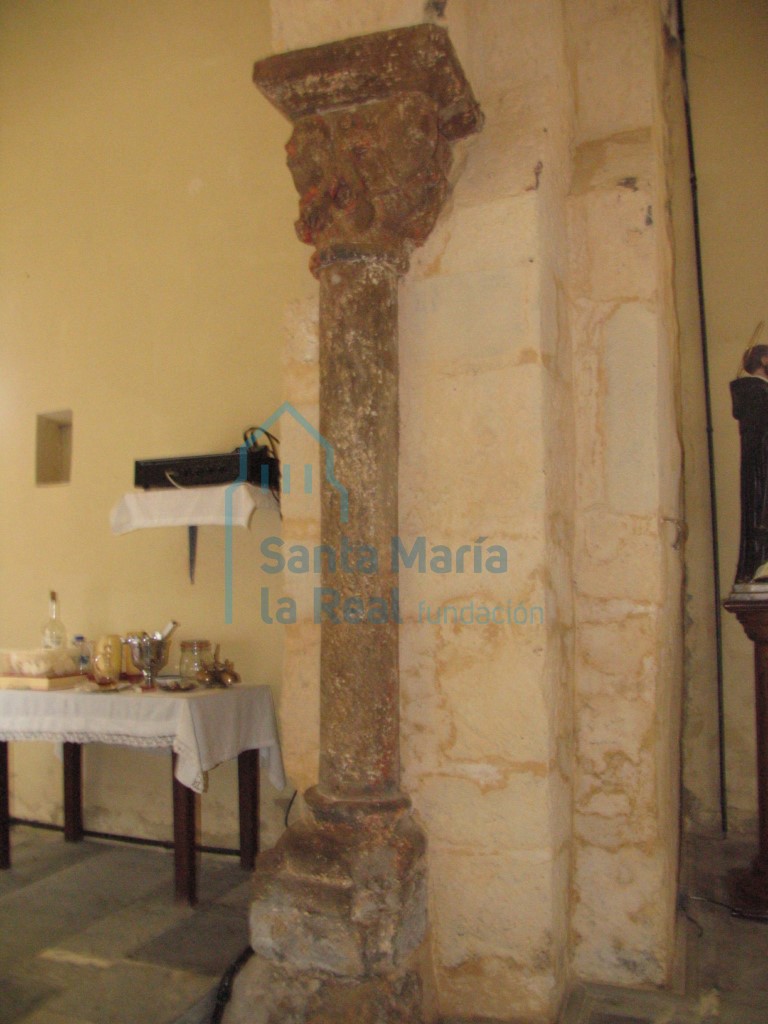 Columna derecha del arco triunfal