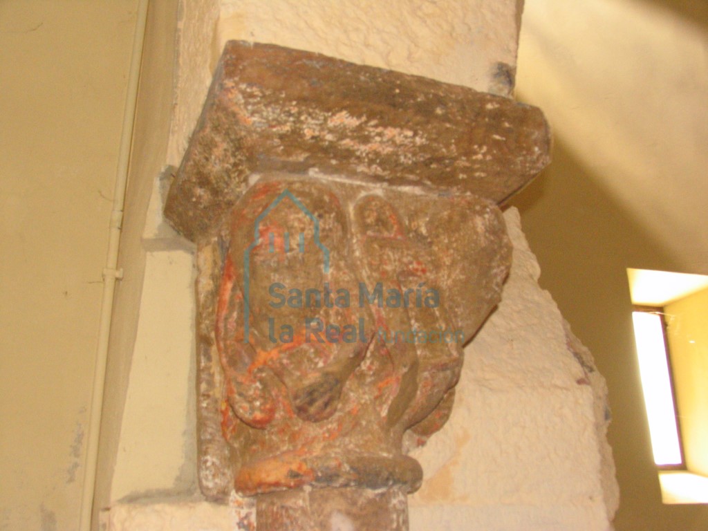 Capitel derecho del arco triunfal
