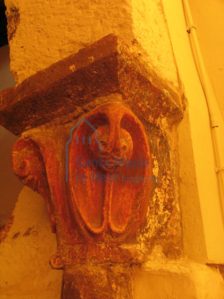Capitel derecho del arco triunfal