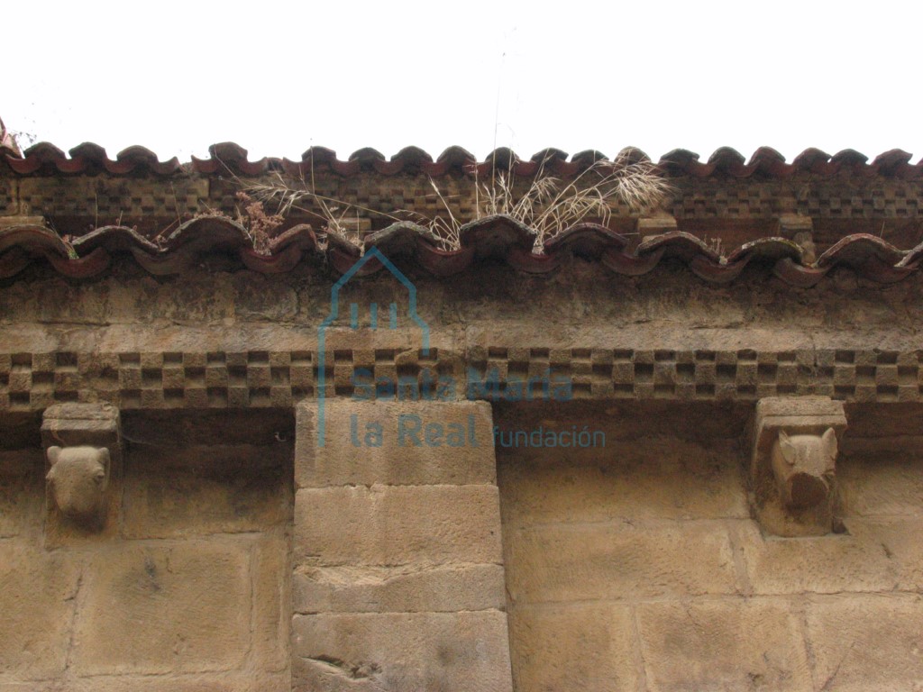 Canecillos del alero meridional