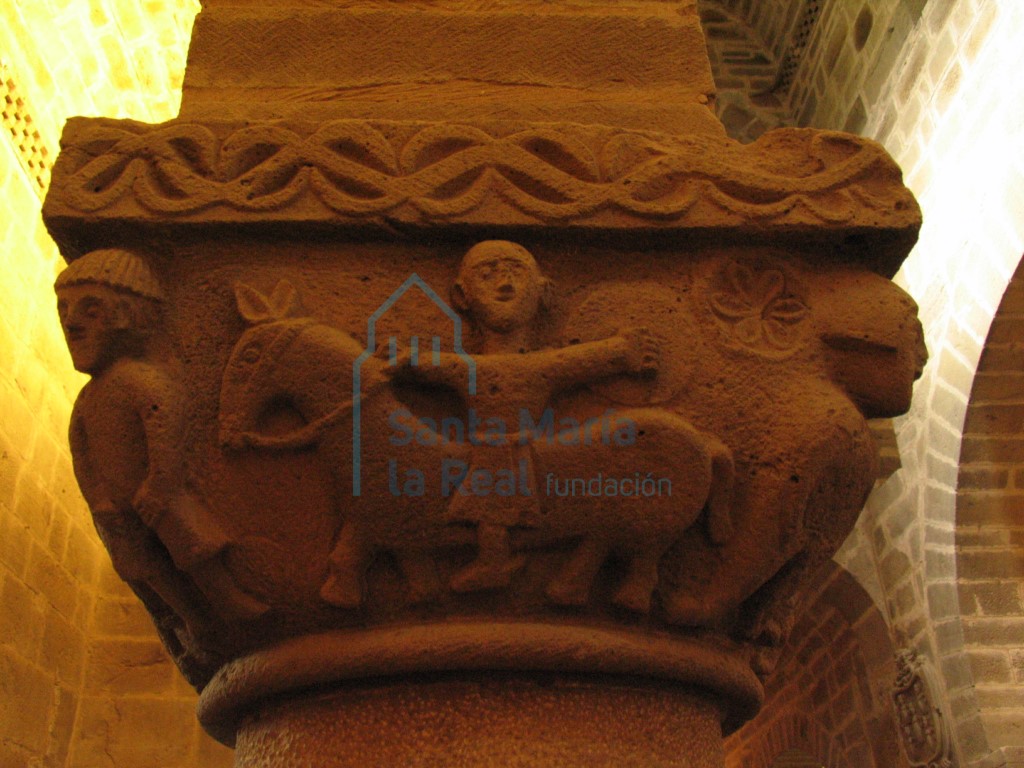 Templo. Capitel de la columna central de la arquería sur