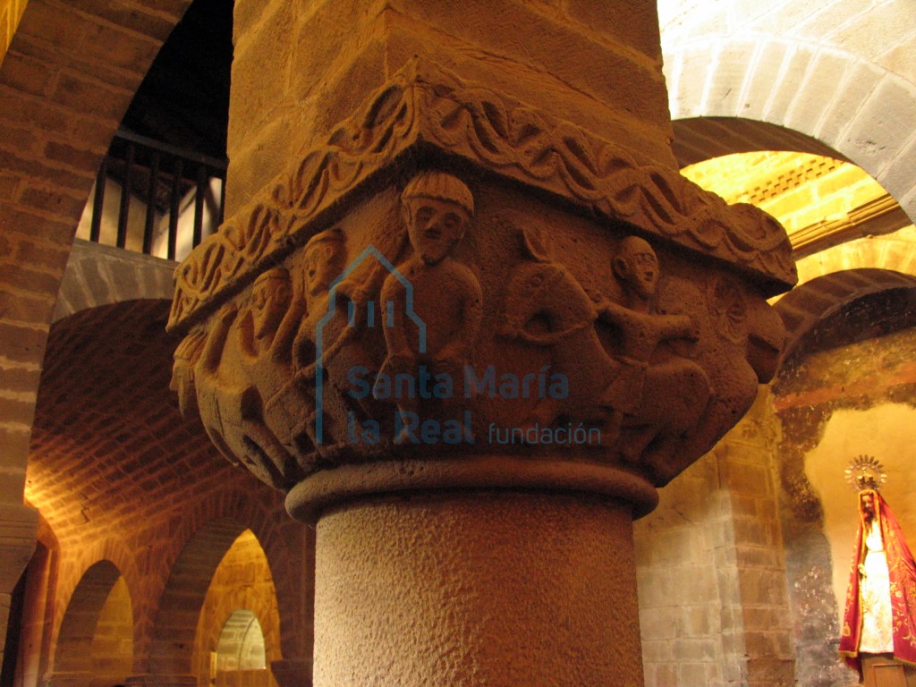 Capitel de la columna central de la arquería sur (conjunto) Capitel de la columna central de la arquería sur (conjunto)