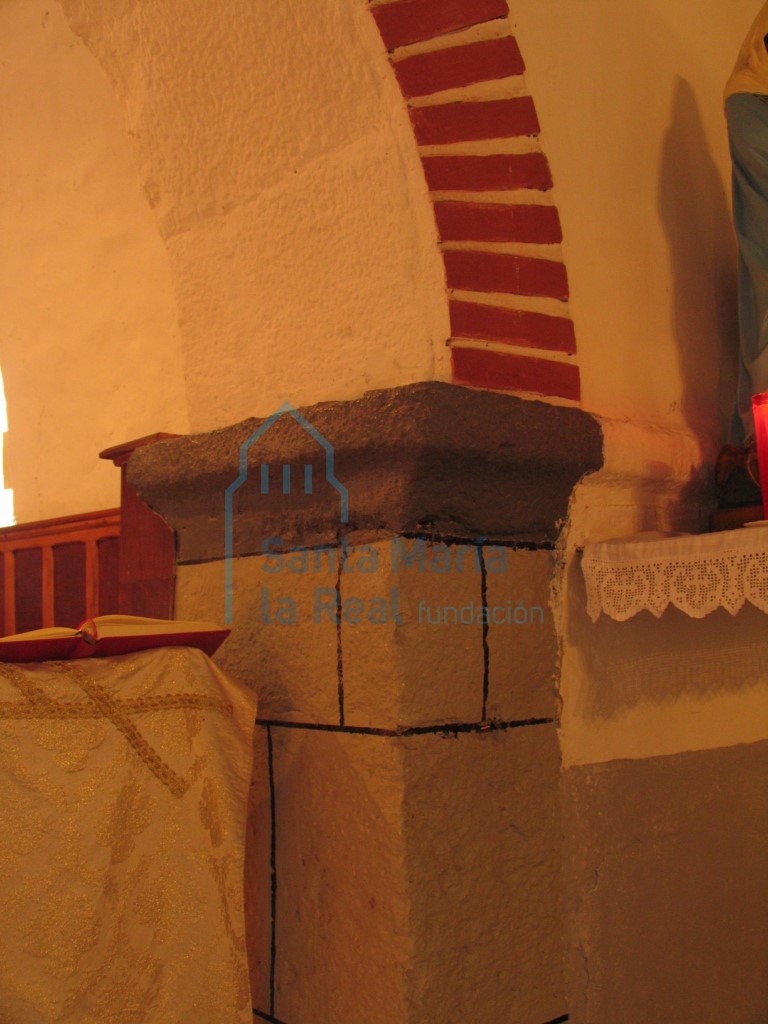 Detalle de la jamba derecha del arco triunfal