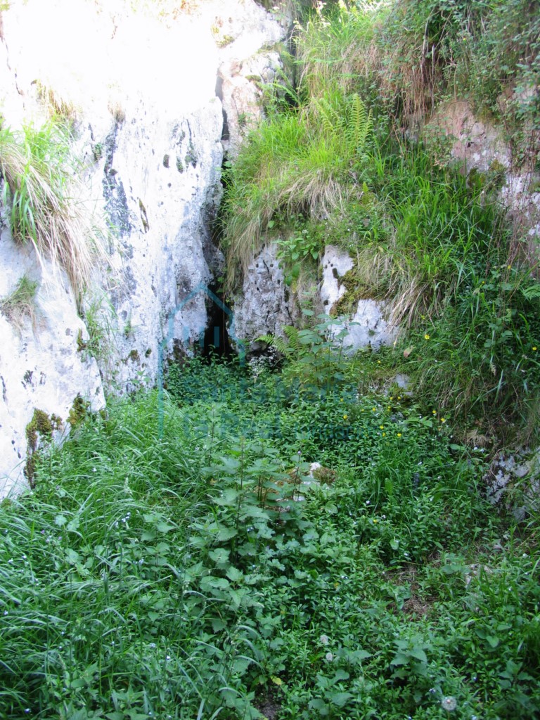Acceso a la Cueva del Peregrino