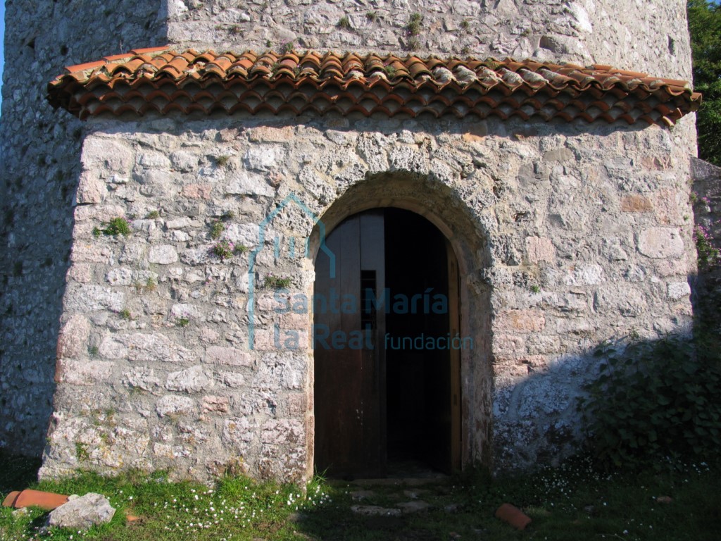 Entrada occidental de la capilla