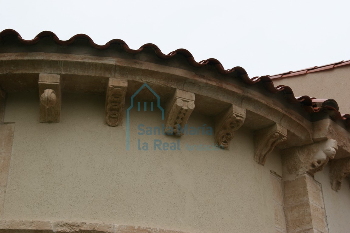 Canecillos del ábside