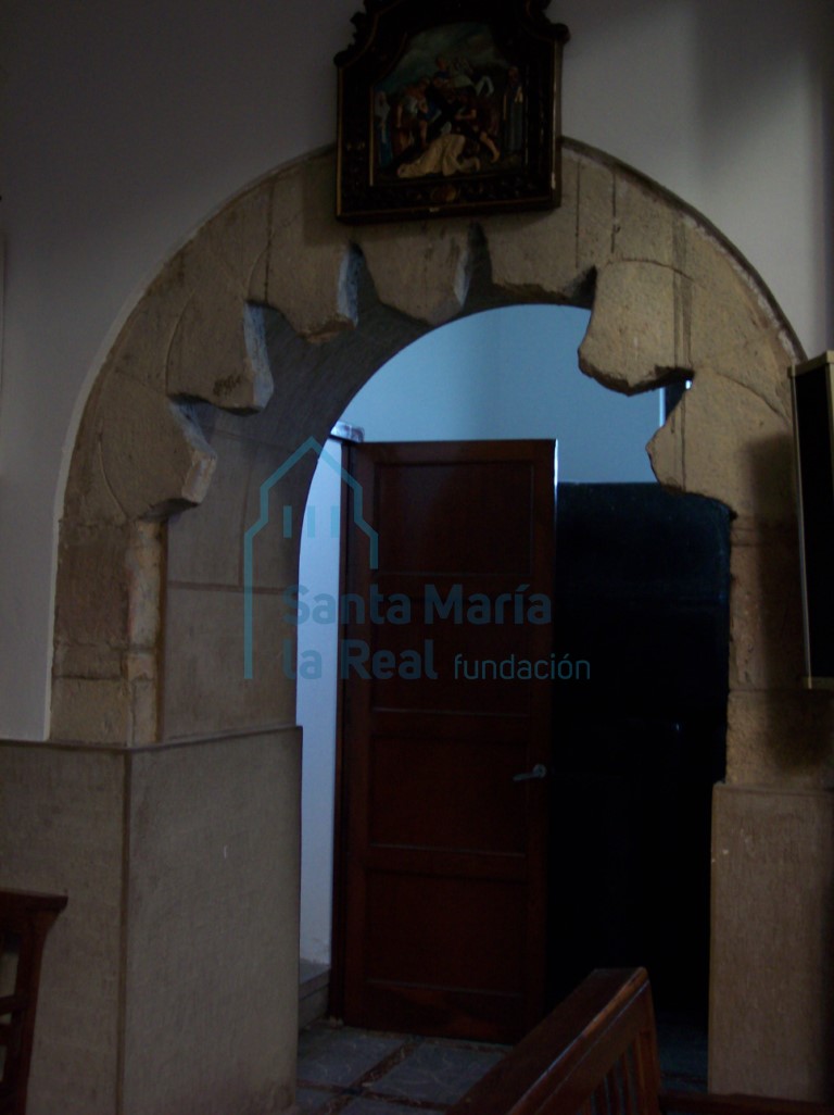 Puerta de acceso al campanario