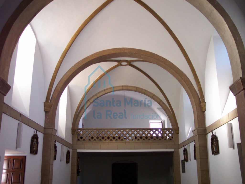 Interior desde la cabecera