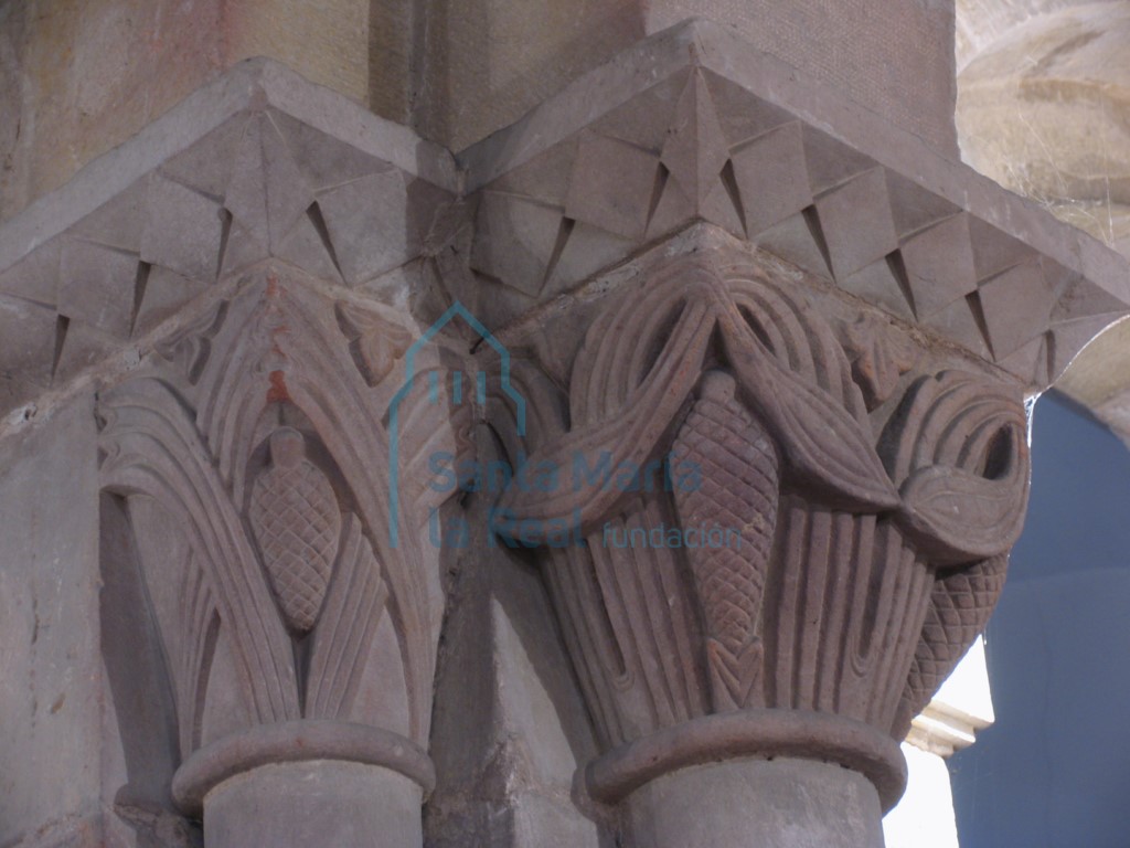 Capiteles del lado izquierdo del arco triunfal Capiteles del lado izquierdo del arco triunfal