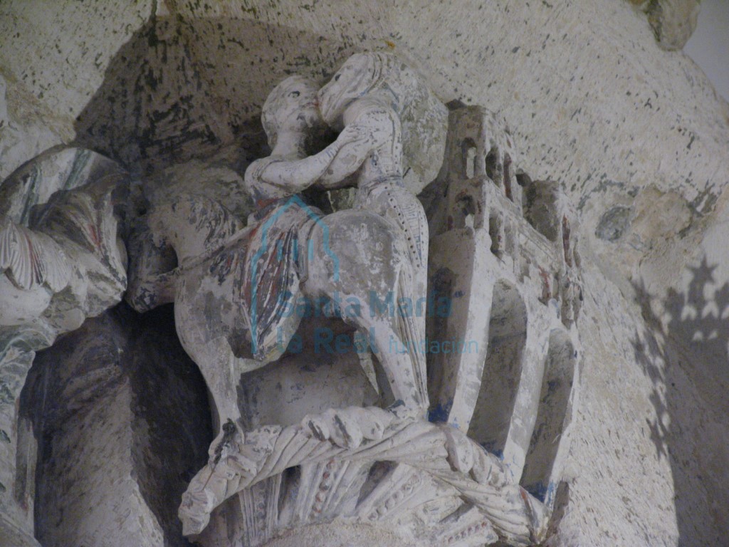 Capitel exterior del lado derecho del arco triunfal. Caballero despidiéndose de la dama Capitel exterior del lado derecho del arco triunfal. Caballero despidiéndose de la dama
