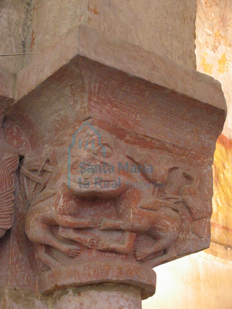 Segundo capitel del lado izquierdo del arco triunfal