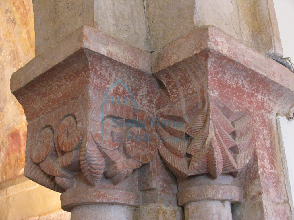 Capiteles del lado derecho del arco triunfal