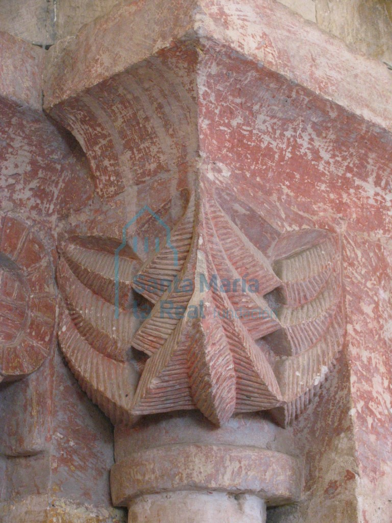 Primer capitel del lado derecho del arco triunfal