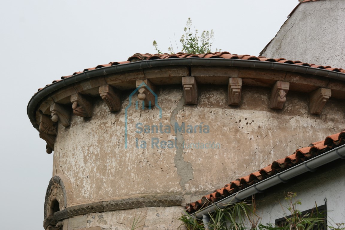 Detalle del ábside en el exterior